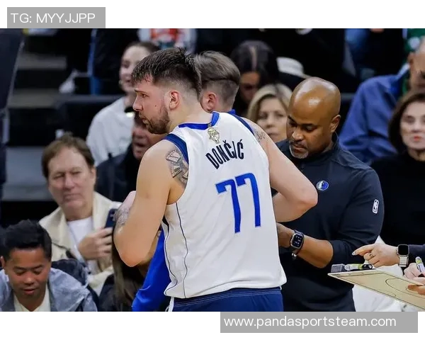 东契奇三分球表现不佳翻白眼回应记者感谢引发热议