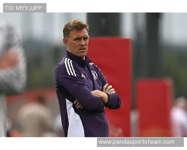 弗莱彻之子杰克在曼联U21比赛中被红牌罚下将面临两场停赛处罚